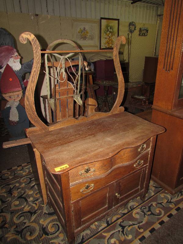 lot 7 image: Vintage Dresserwash stand. Has the towel rack for the top, not attached and needs to be put back together.