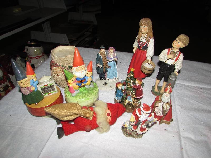 lot 83 image: Norwegian figurines, two music boxes