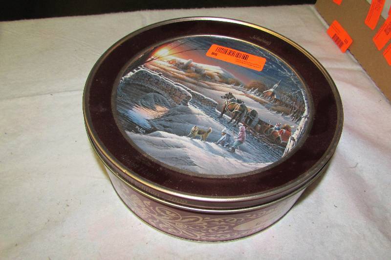 lot 98 image: tin of buttons