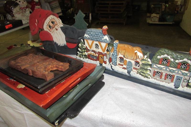 lot 115 image: Rosemal Painted serving trays, light up strip of houses