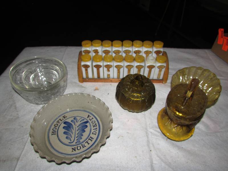 lot 123 image: Hoople ND pie plate, glass bowls, glass turkey candy dish, pumpkin glass dish and spice containers in metal rack.
