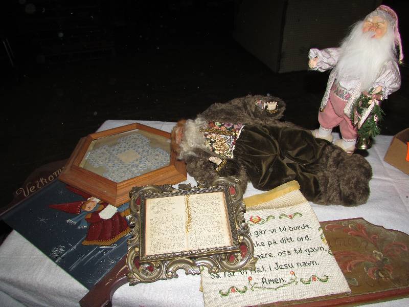 lot 124 image: Household Dcor itmes, pictures, rosemal painted wall hangings, santa figurines