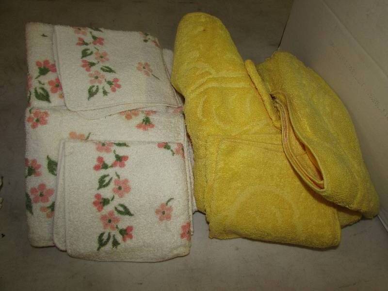 lot 128 image: Towels and embroidered dish towels
