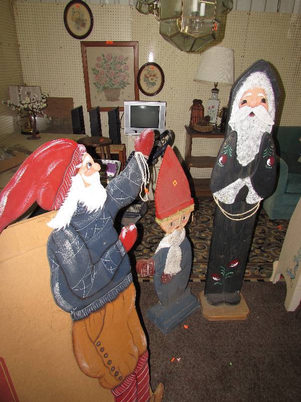 lot 10 image: 3 wooden cutout figures