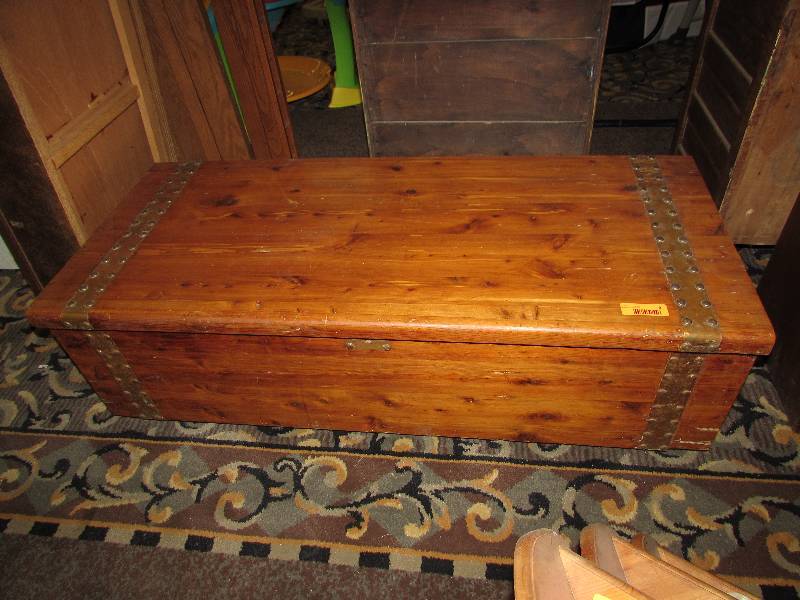 lot 9 image: Cedar Chest
