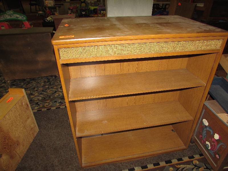 lot 23 image: Pair of book cases