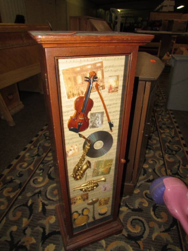 lot 3 image: Music Cabinet