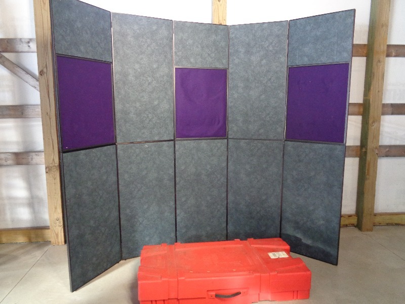 lot 21 image: Large Tradeshow Display with Case