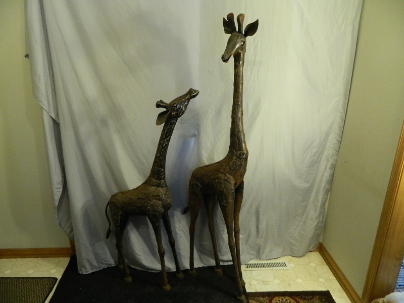 lot 4 image: 2 Large Steel Giraffes Statues  Sculptures