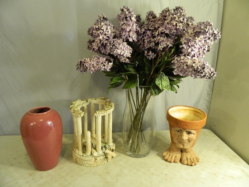 lot 12 image: Vase and More