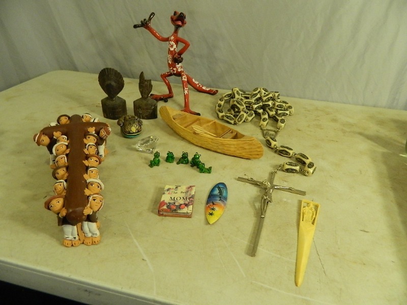 lot 37 image: Assorted Collectibles