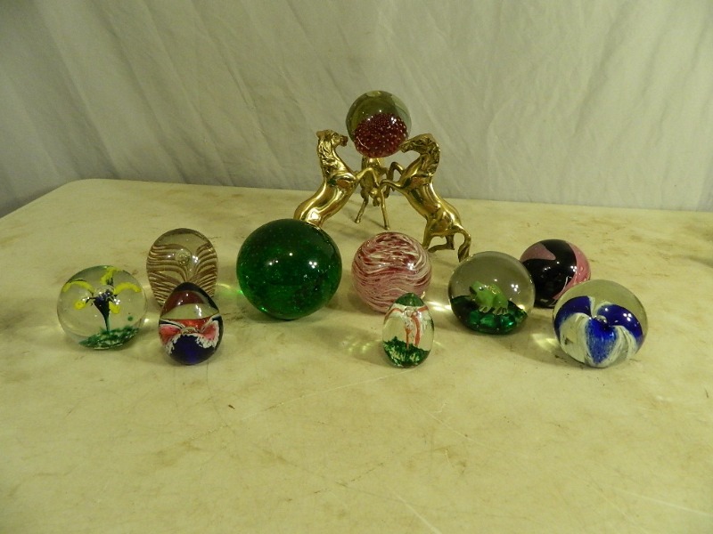 lot 39 image: Glass Balls  Paperweights