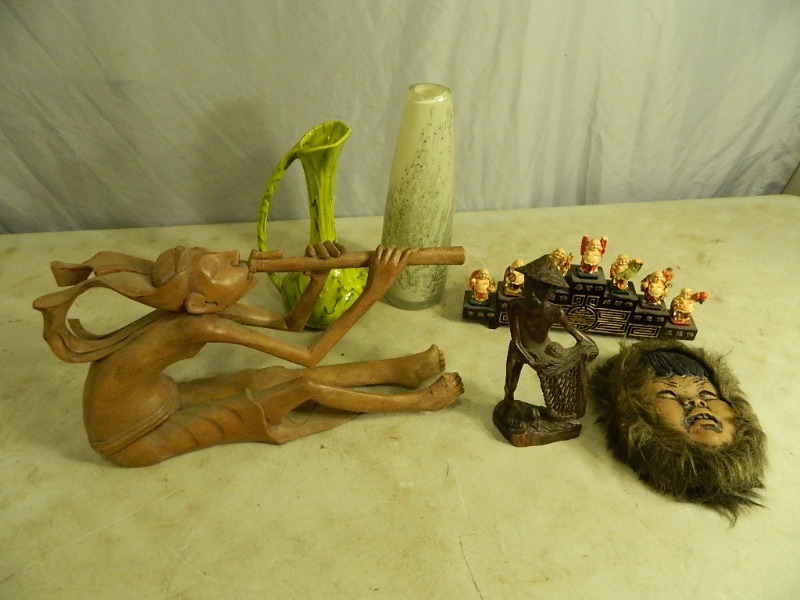 lot 56 image: Collectibles and Decor