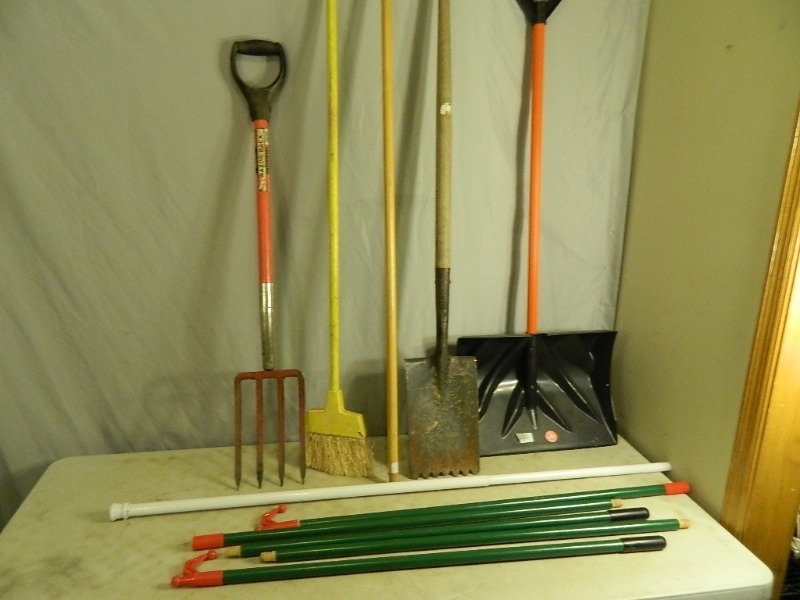 lot 75 image: Long Handled Tools