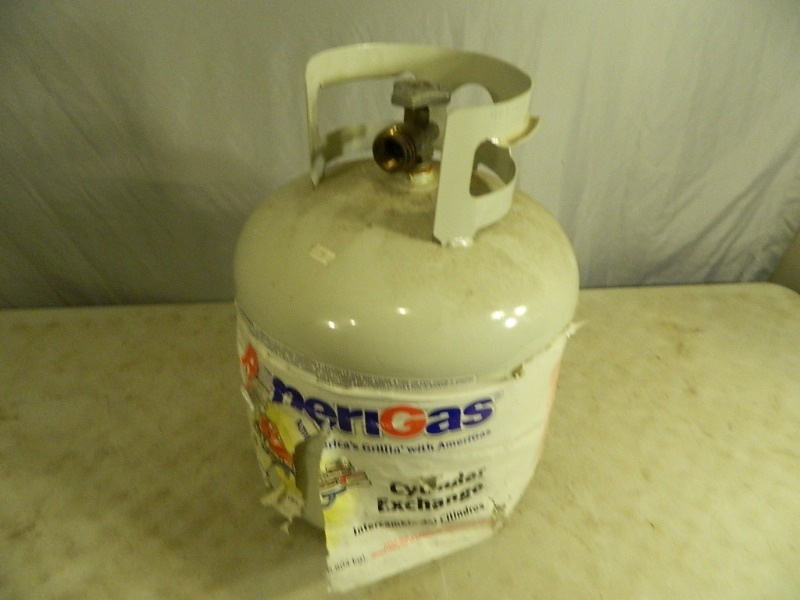 lot 80 image: 20 Lb Propane Tank