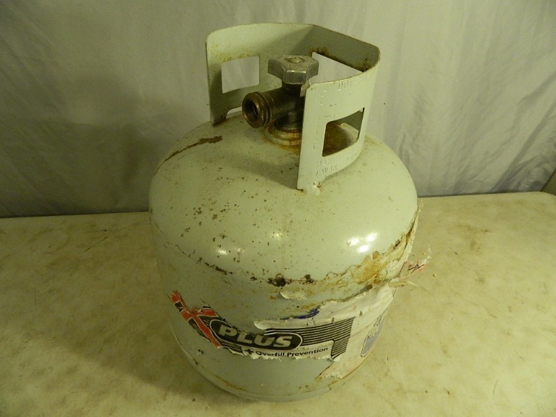 lot 85 image: 20 lb Propane Tank
