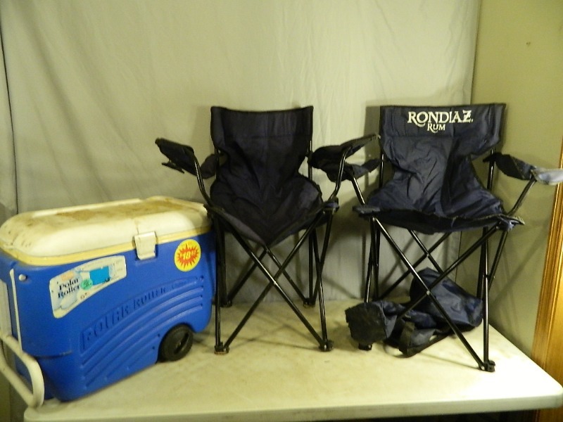 lot 88 image: Igloo Rolling Cooler and Bag Chairs