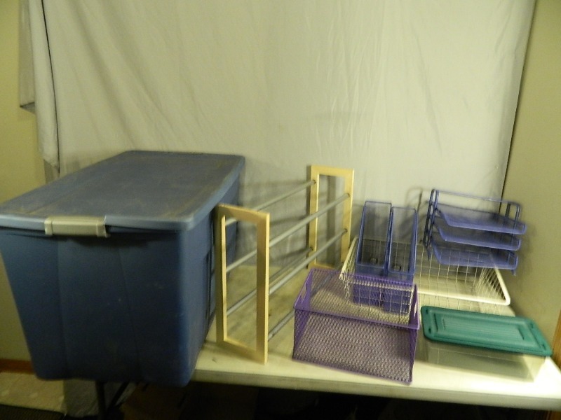 lot 92 image: Tote and Storage Items
