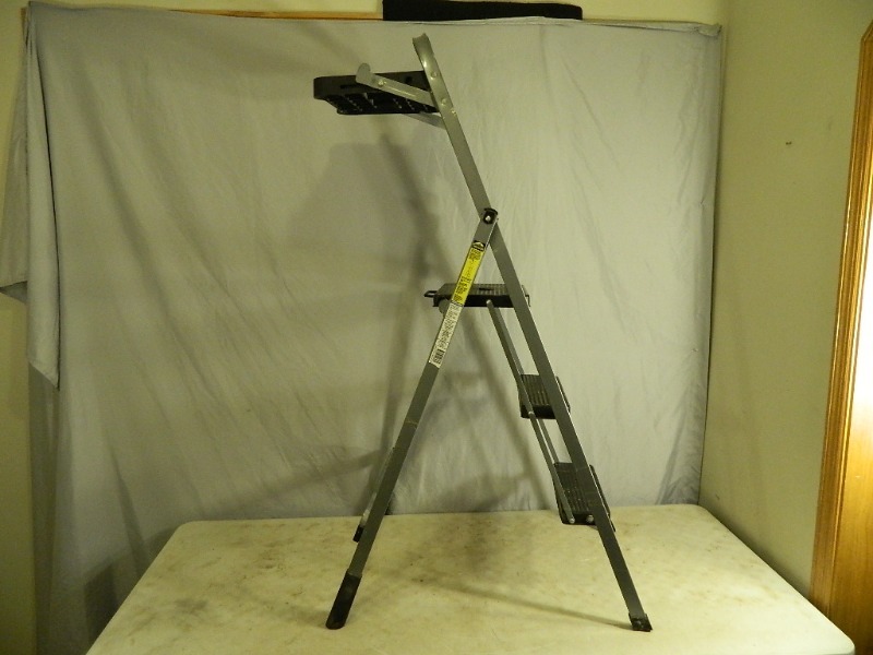 lot 93 image: Folding Step Ladder