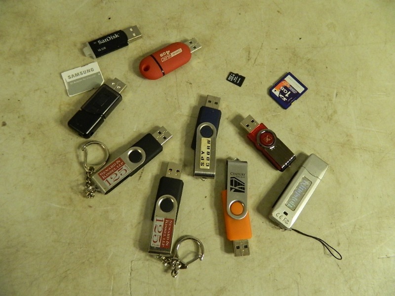 lot 104 image: Memory Sticks and More