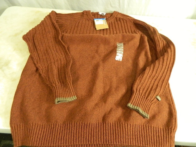 lot 119 image: New Mens Columbia Sweater