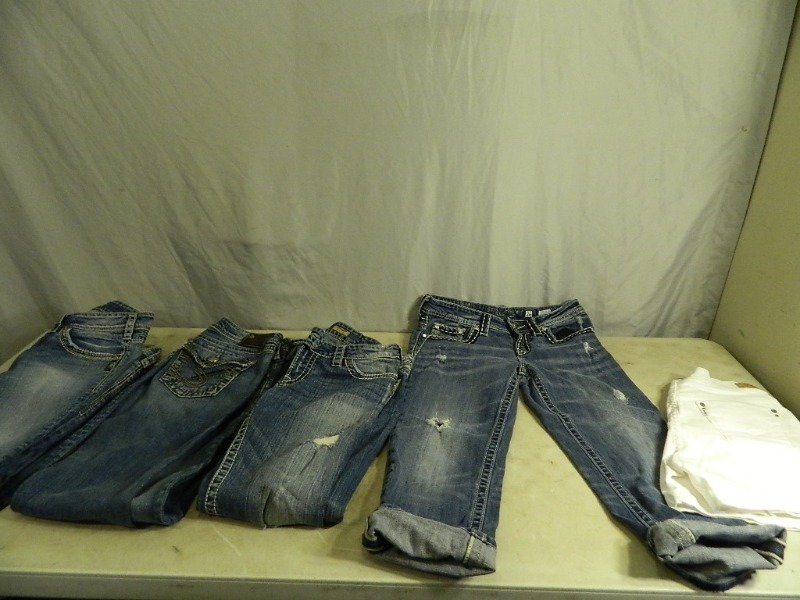 lot 126 image: Name Brand Womens  Teen Jeans