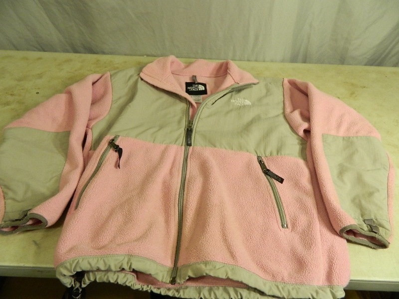 lot 127 image: Girls The NorthFace Jacket