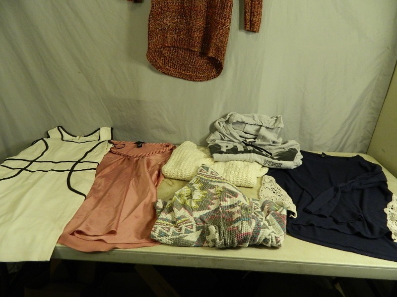 lot 128 image: Womens Clothing