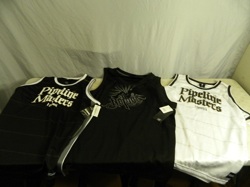 lot 136 image: 3 New Mens Jerseys