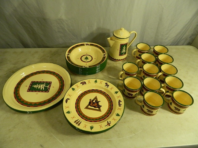 lot 144 image: Lodge Brand Enamelware Dish Set