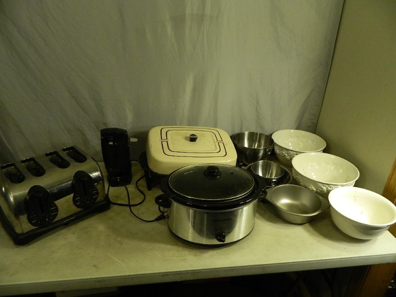 lot 163 image: Kitchen Items