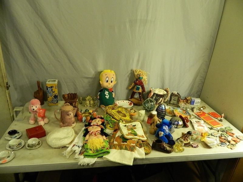 lot 169 image: Collectibles and More