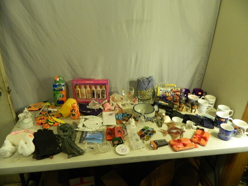 lot 170 image: Collectibles, Decorations, Knick Knacks, Etc