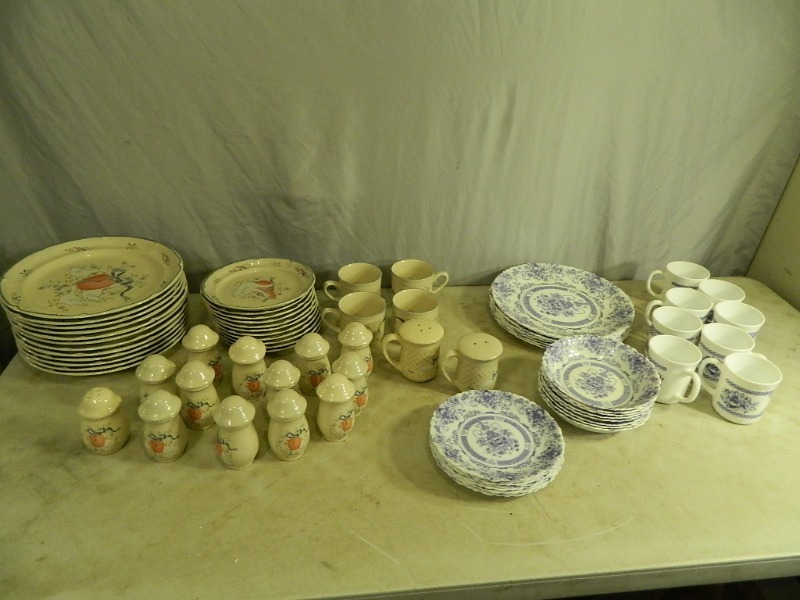 lot 171 image: 2 Dish Sets