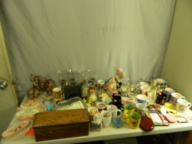 lot 174 image: Home Decor and Collectibles