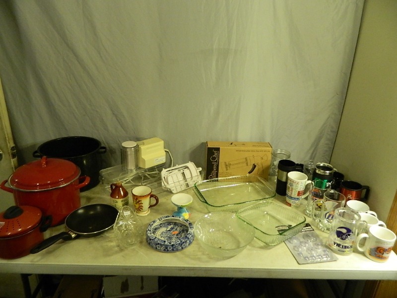 lot 183 image: Kitchen Items, Pots, Pans, Appliances, Etc