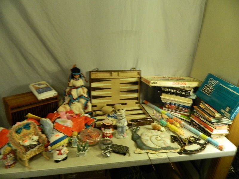 lot 185 image: Books, Decor, Games, and More