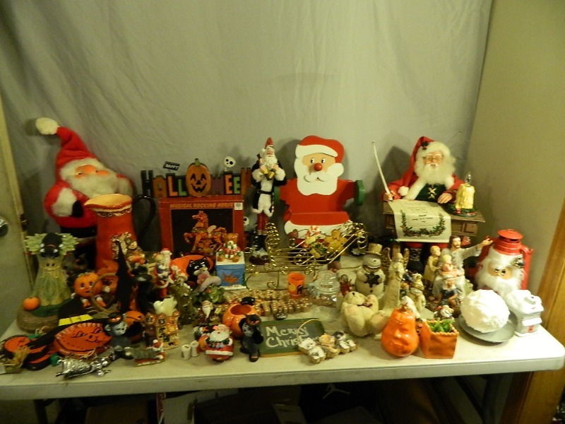 lot 189 image: Chirstmas and Halloween Extravaganza