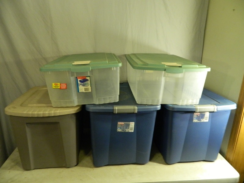 lot 195 image: 5 Totes with Lids