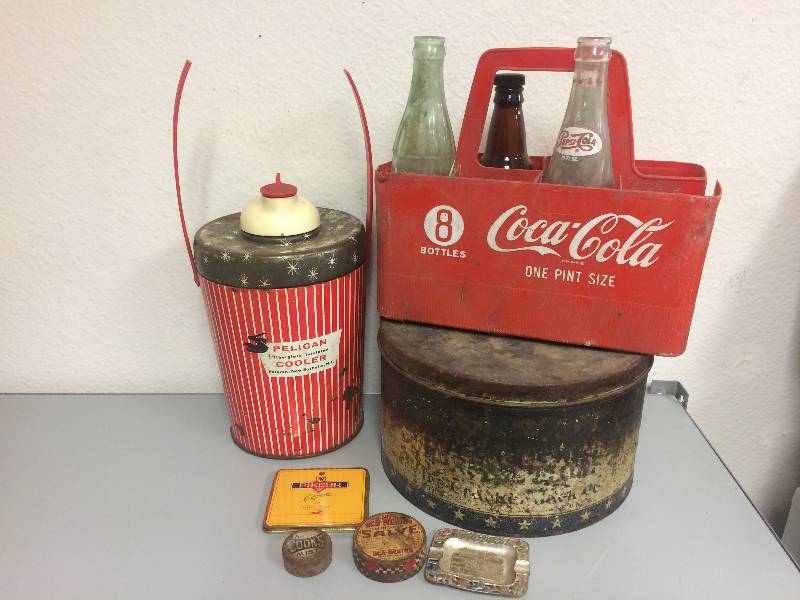 lot 3 image: Vintage Cooler, Tin and Soda Carrier