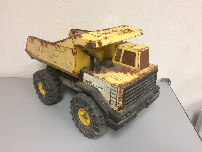 lot 26 image: Tonka Dump Truck