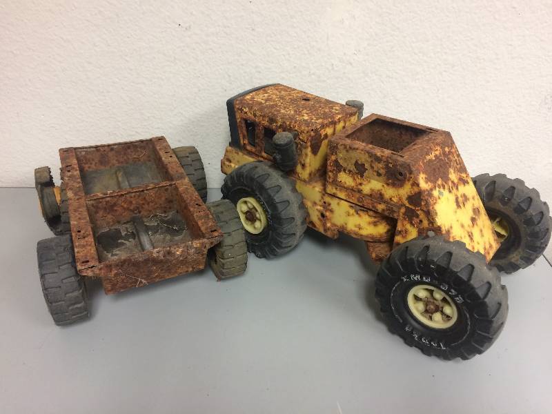 lot 28 image: Tonka Trucks