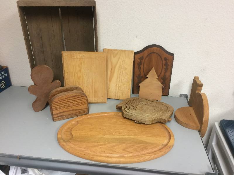 lot 47 image: Vintage Assorted Wooden Collectibles