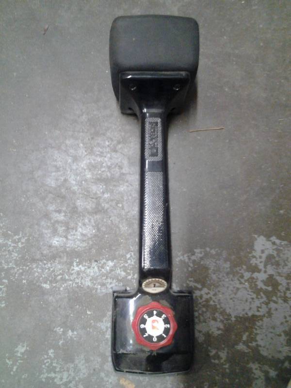 lot 26 image: Roberts Adjustable Carpet Knee Kicker