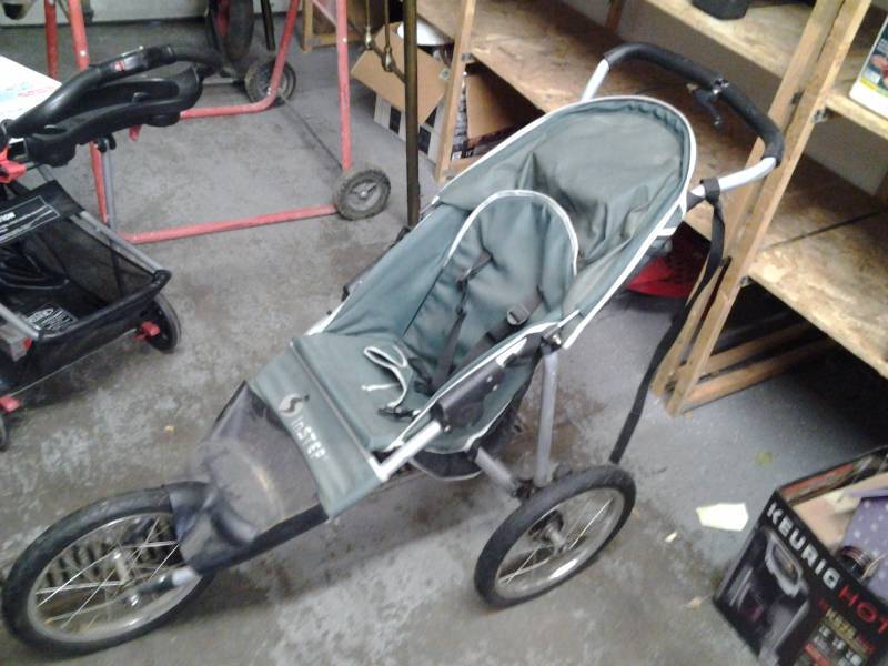 lot 28 image: In Step- Single Running Stroller