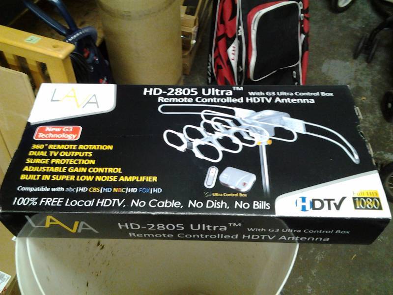 lot 32 image: Remote Control HDTV Antenna Model HD-2805 Ultra, Like New
