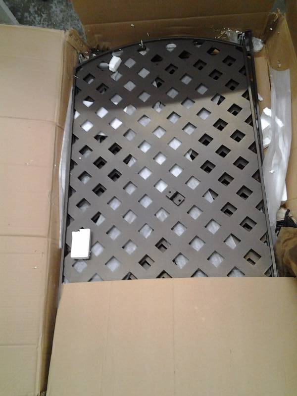 lot 50 image: 4 Panel Metal Privacy Screen