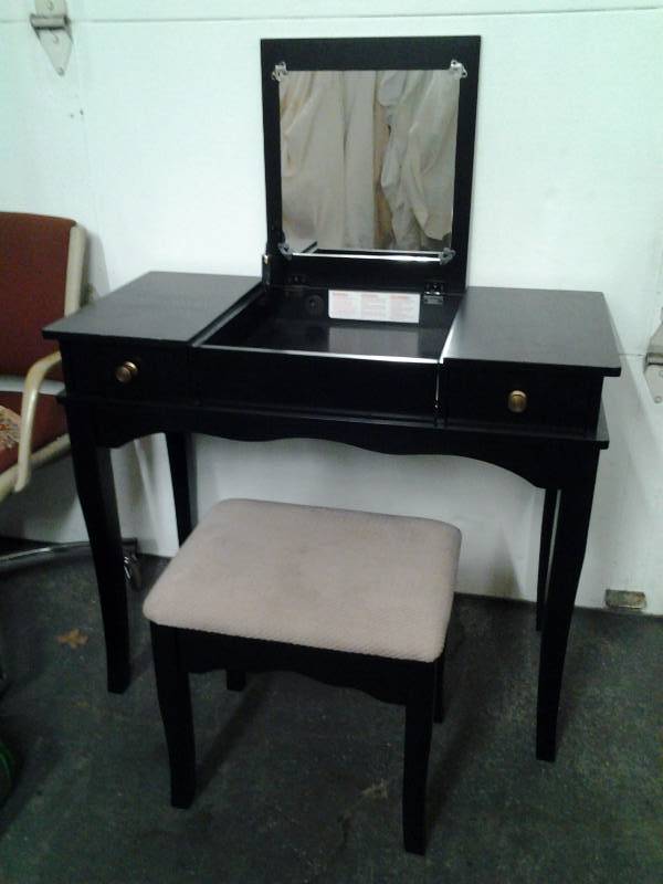 lot 53 image: Black Vanity Make-Up Dressing Table With Stool (Center Has Storage & Mirror)
