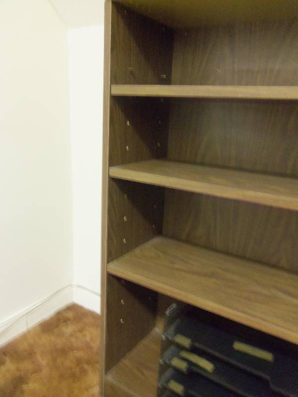lot 2 image: Small Bookshelf