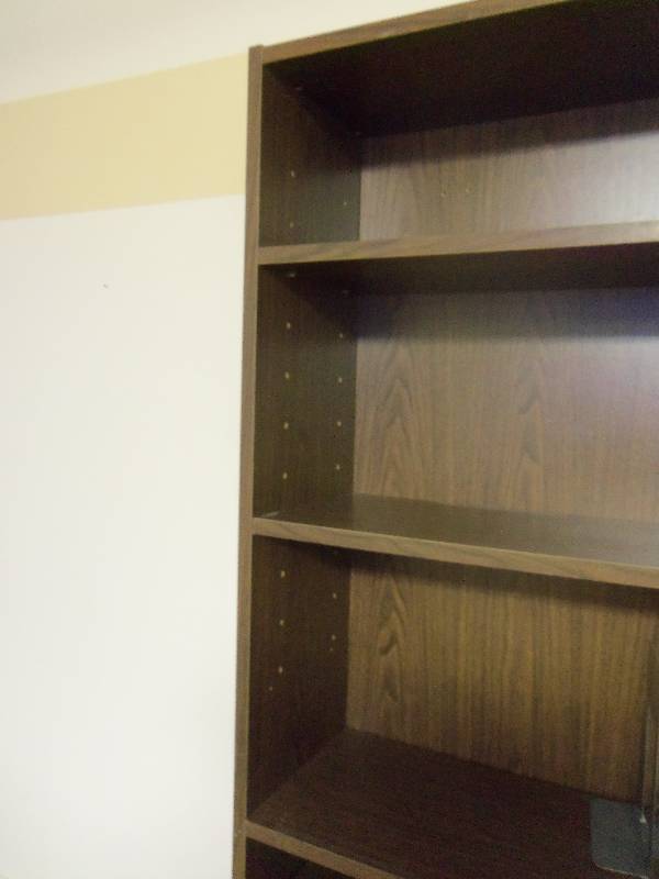 lot 5 image: Large Bookshelf